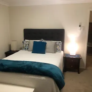 Motel Gardens, Woodford